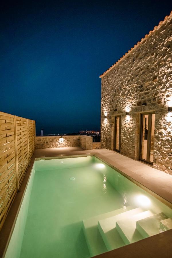 Mani Luxury Suites And Studios In Gytheio With Private Pools Eksteriør bilde