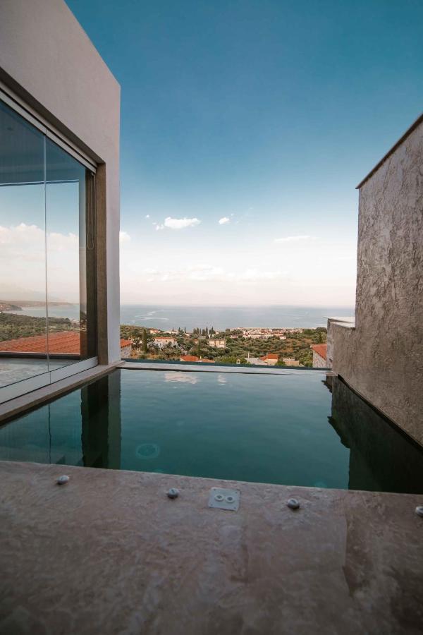 Mani Luxury Suites And Studios In Gytheio With Private Pools Eksteriør bilde