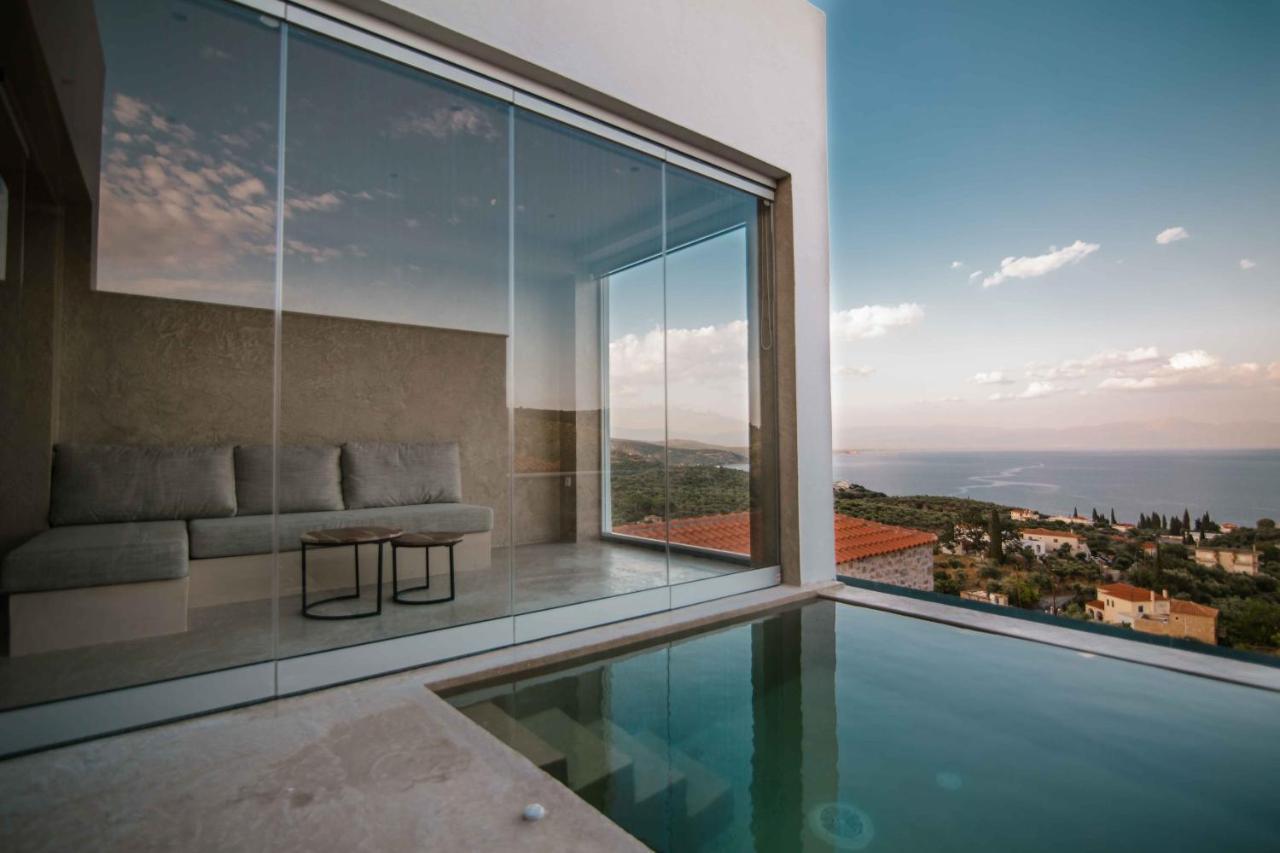 Mani Luxury Suites And Studios In Gytheio With Private Pools Eksteriør bilde