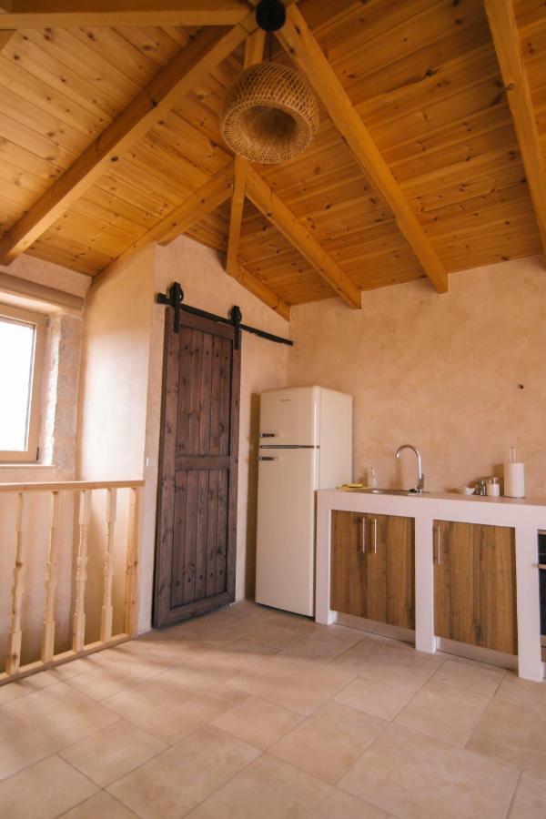 Mani Luxury Suites And Studios In Gytheio With Private Pools Eksteriør bilde