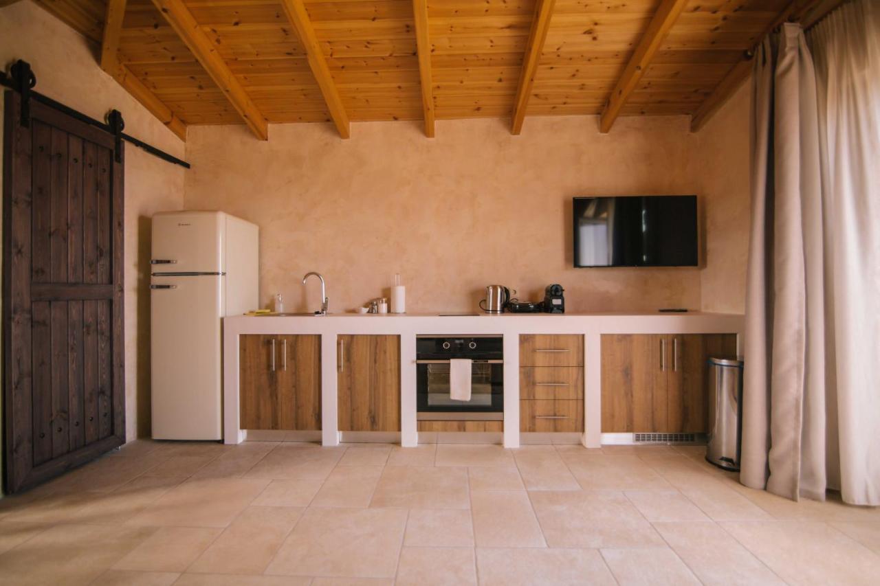 Mani Luxury Suites And Studios In Gytheio With Private Pools Eksteriør bilde
