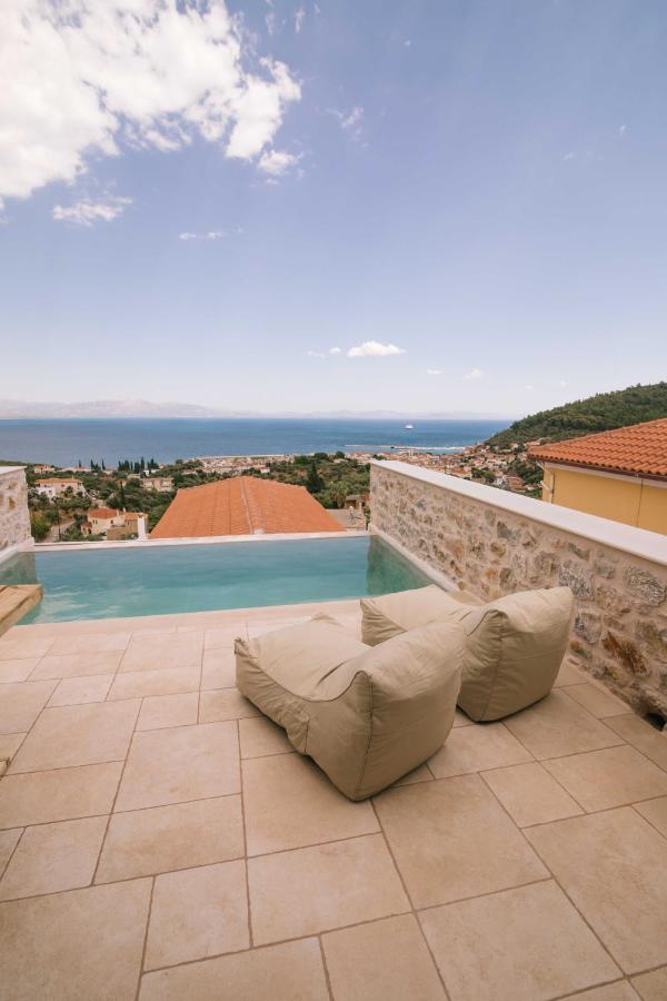 Mani Luxury Suites And Studios In Gytheio With Private Pools Eksteriør bilde