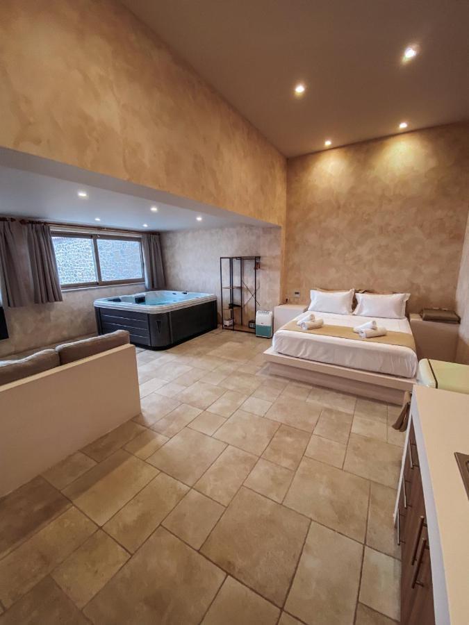 Mani Luxury Suites And Studios In Gytheio With Private Pools Eksteriør bilde