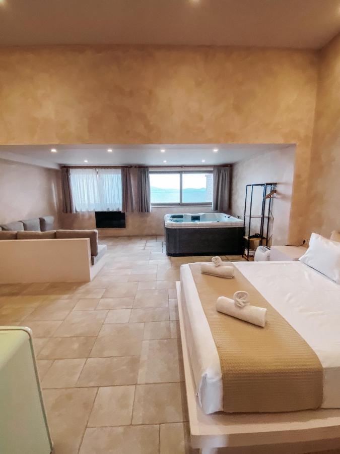 Mani Luxury Suites And Studios In Gytheio With Private Pools Eksteriør bilde