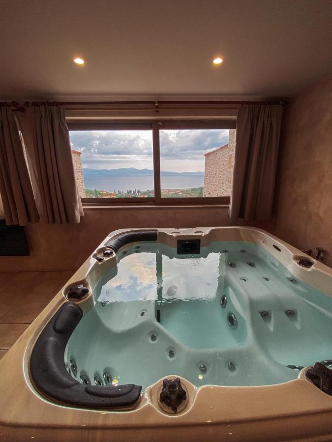 Mani Luxury Suites And Studios In Gytheio With Private Pools Eksteriør bilde