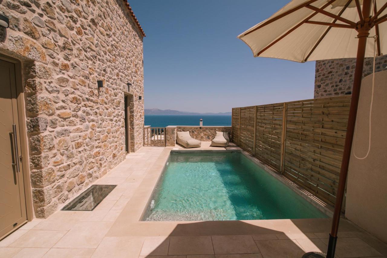 Mani Luxury Suites And Studios In Gytheio With Private Pools Eksteriør bilde