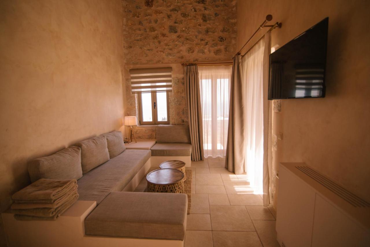 Mani Luxury Suites And Studios In Gytheio With Private Pools Eksteriør bilde