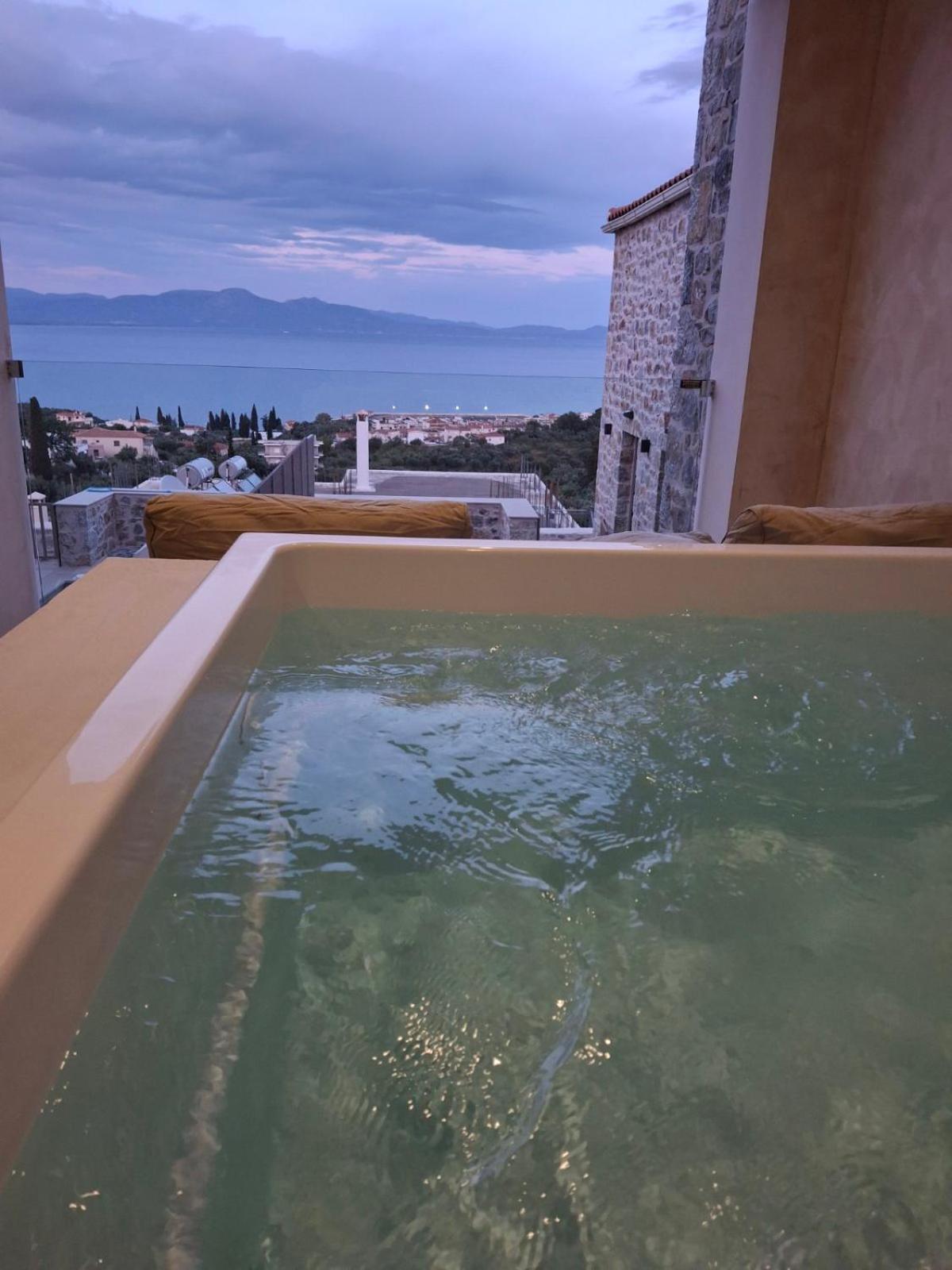 Mani Luxury Suites And Studios In Gytheio With Private Pools Eksteriør bilde