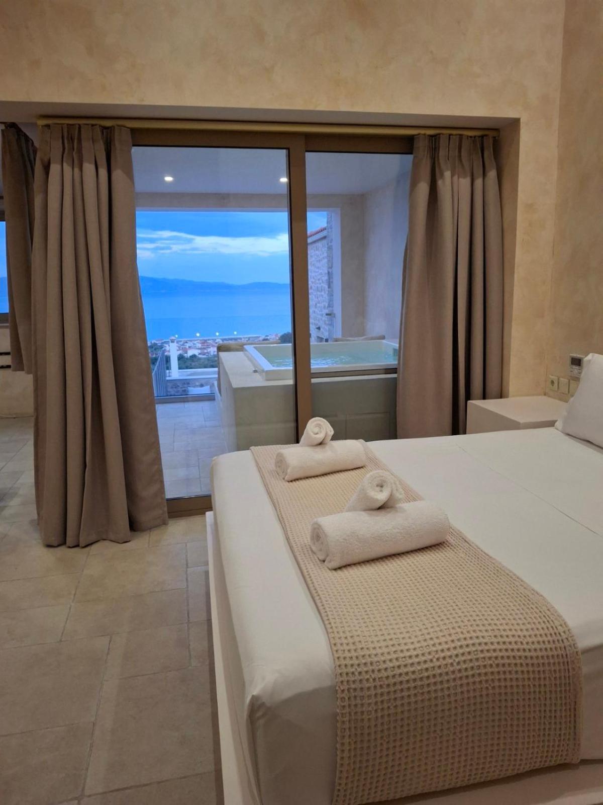 Mani Luxury Suites And Studios In Gytheio With Private Pools Eksteriør bilde