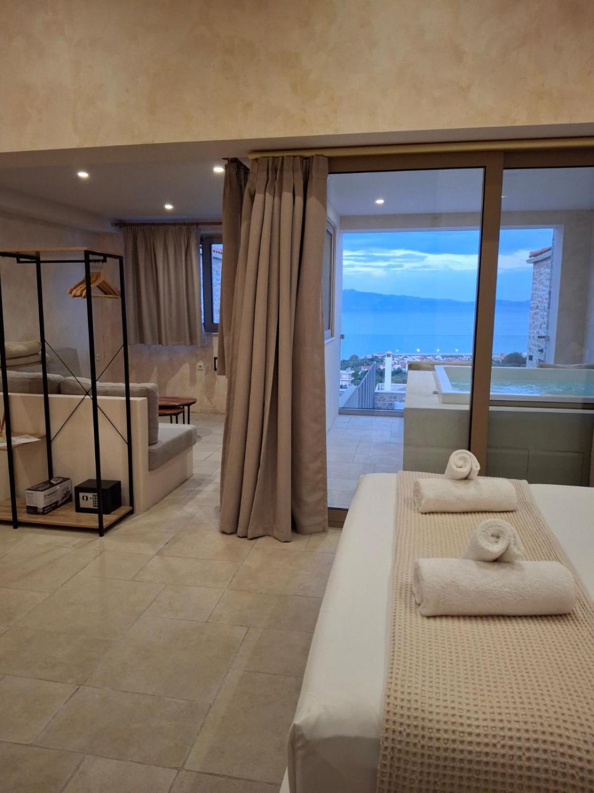 Mani Luxury Suites And Studios In Gytheio With Private Pools Eksteriør bilde